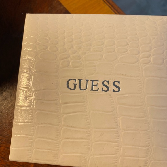 GUESS rhinestone WATCH - Picture 3 of 5